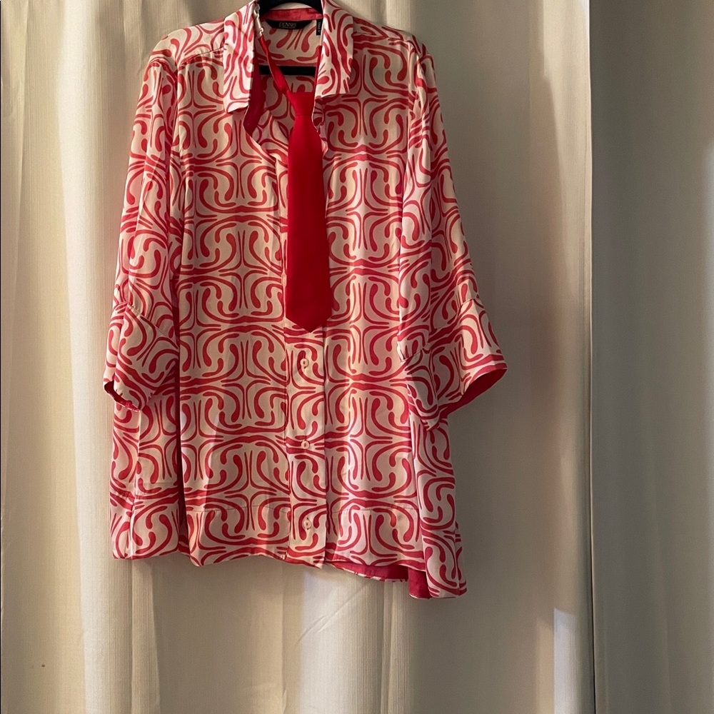 Dennis Basso Red and White Swirl Fabric Top 
NWOT
Comes with Trendy Red Tie